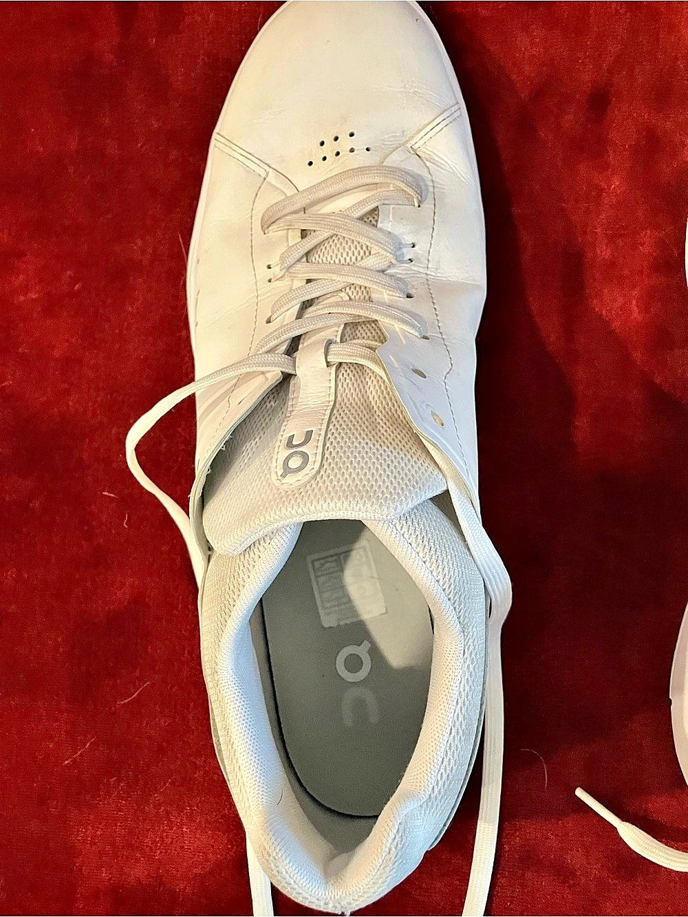 On The Roger Advantage White Athletic Shoes